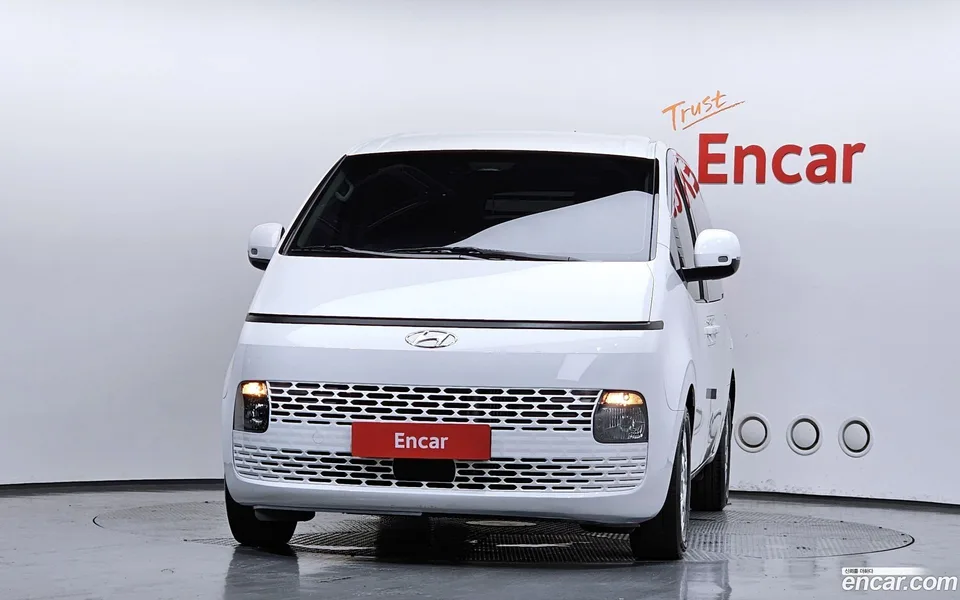 Hyundai Staria 3 2023 — thumbnail 4