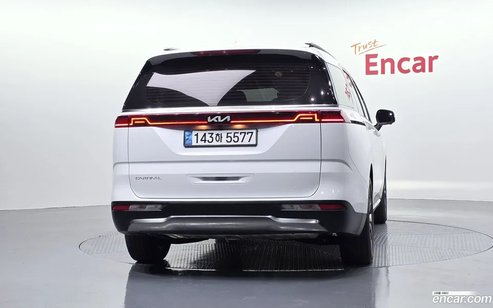 Kia Carnival 9 2023 — thumbnail 4