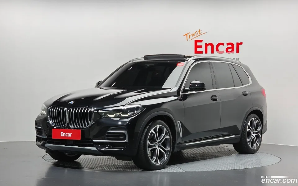 BMW X5 xDrive 30d xLine 2022 — photo 1, buy with delivery to Moscow