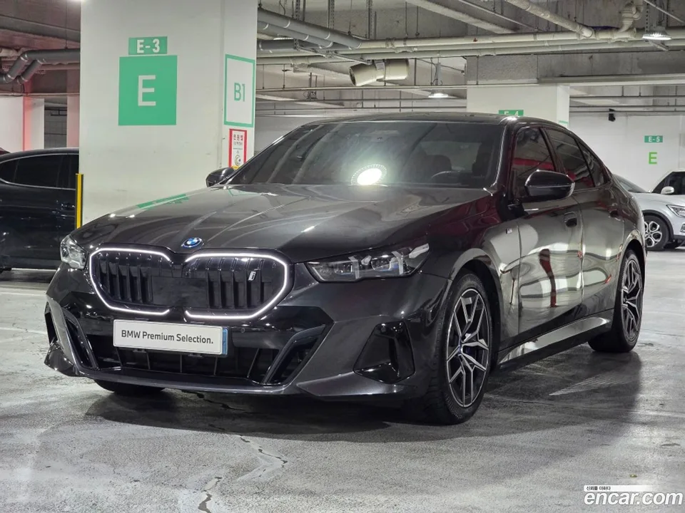 BMW i5 eDrive 40 M 2024 — photo 1, buy with delivery to Moscow