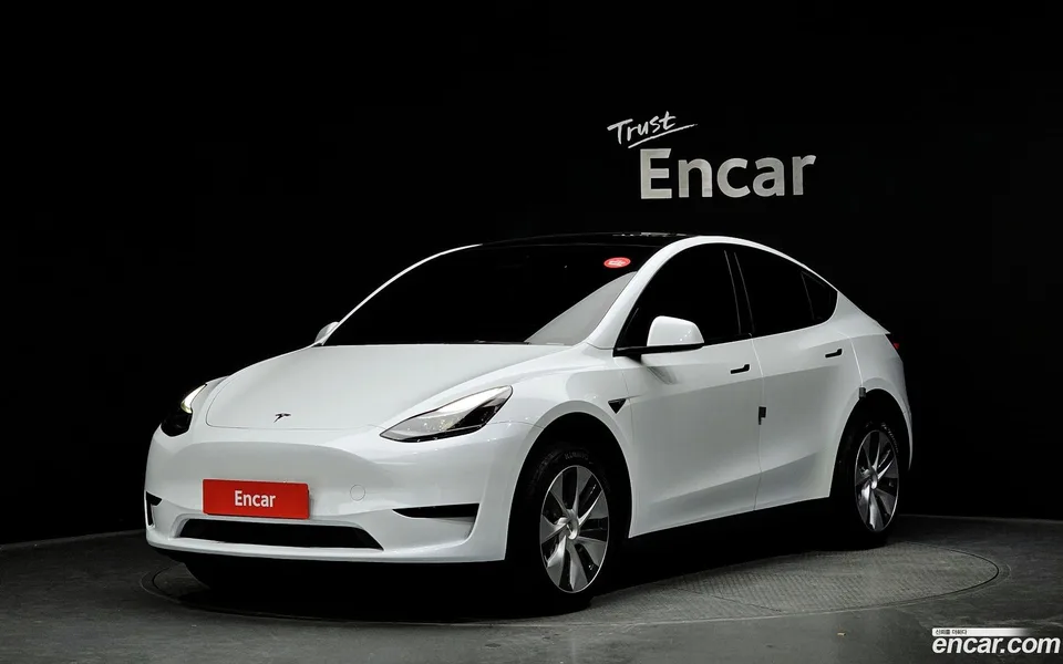 Tesla Model Y 2024