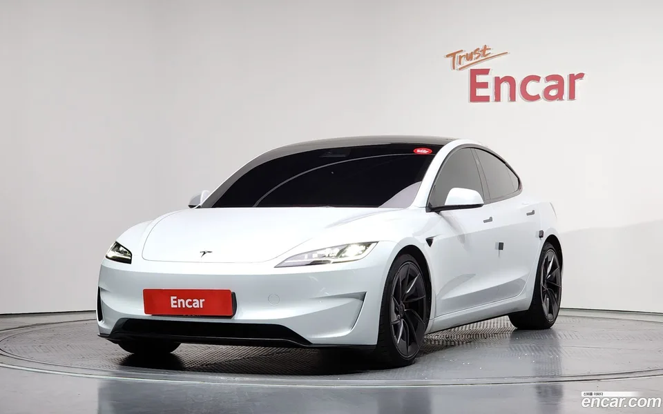 Tesla Model 3 2024