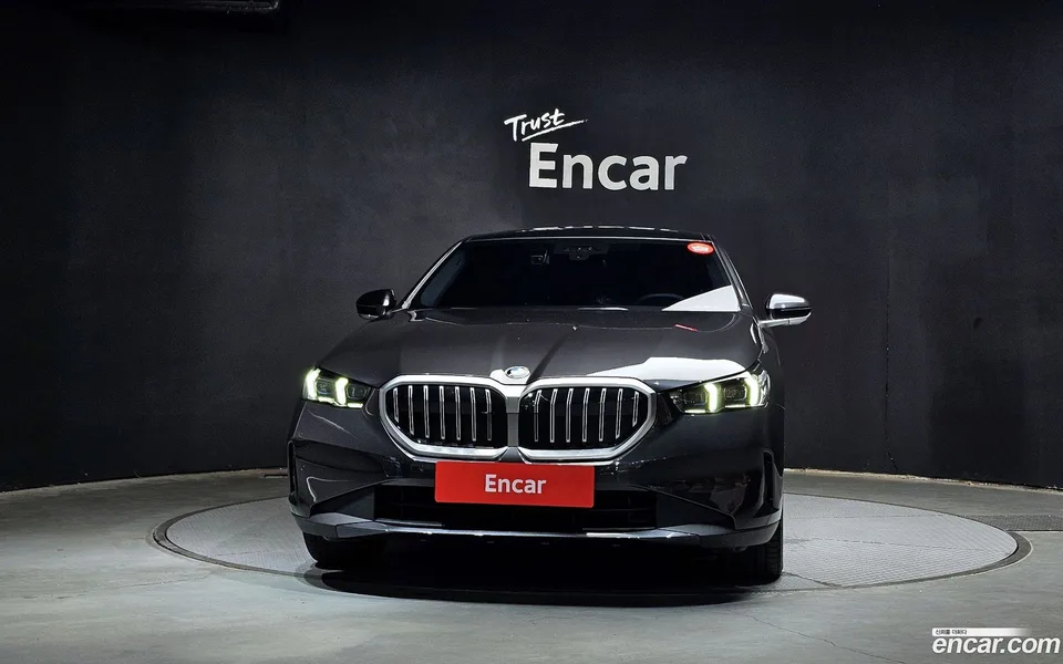 BMW 5 Series 523d 2025 — миниатюра 3