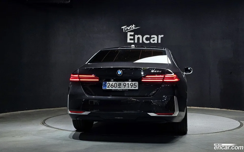 BMW 5 Series 523d 2025 — миниатюра 4