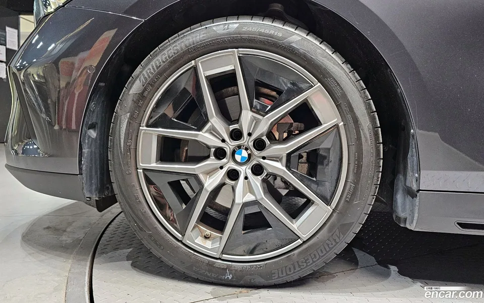 BMW 5 Series 523d 2025 — миниатюра 5