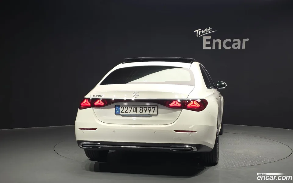 Mercedes-Benz E-Class E200 2024 — миниатюра 4