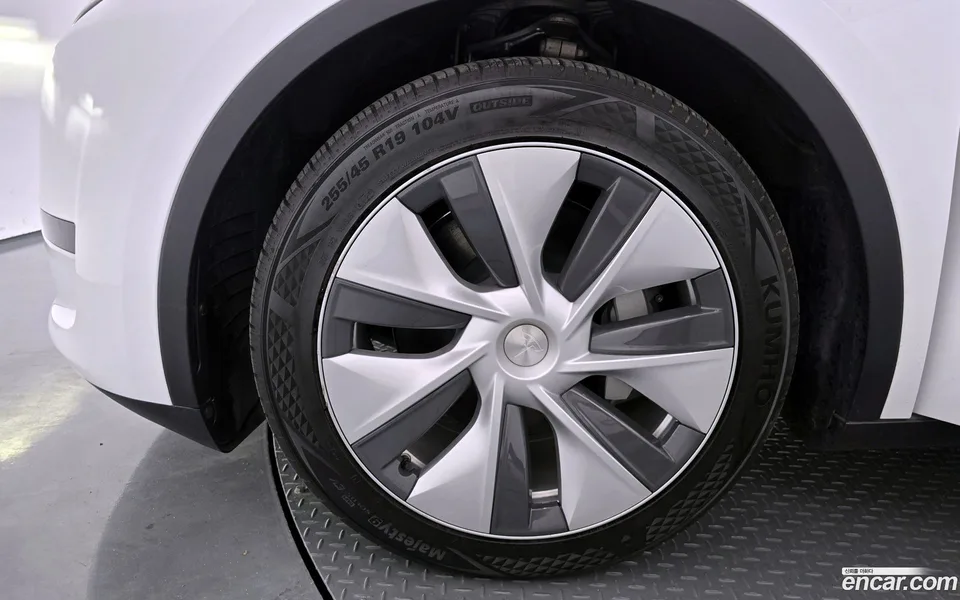 Tesla Model Y RWD 2024 — thumbnail 2