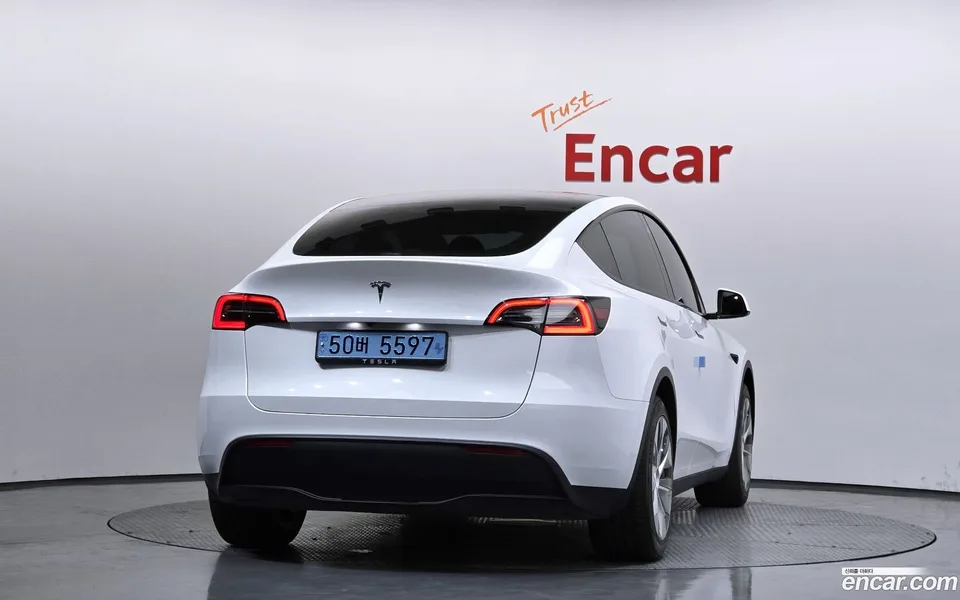 Tesla Model Y RWD 2024 — thumbnail 4