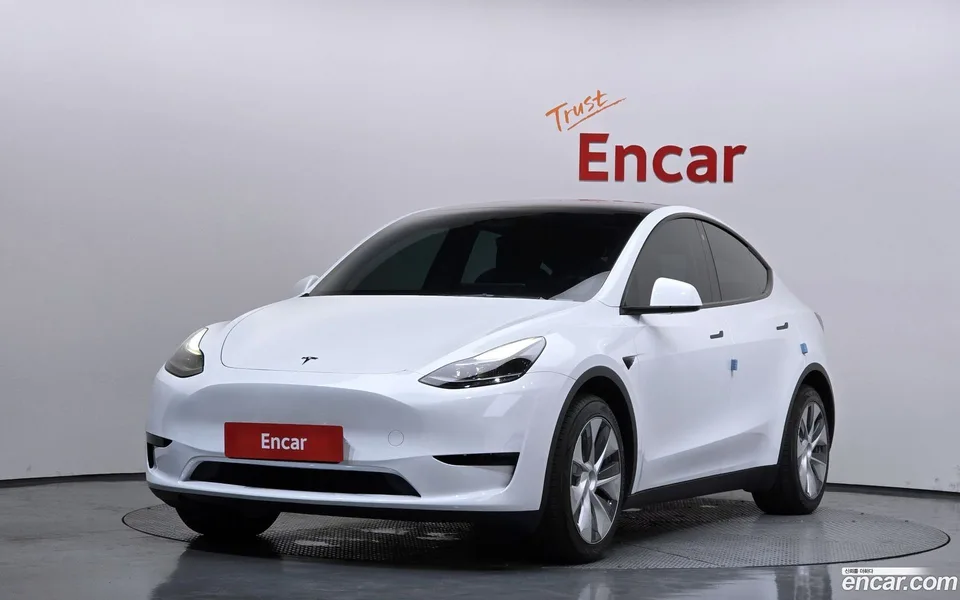 Tesla Model Y 2024