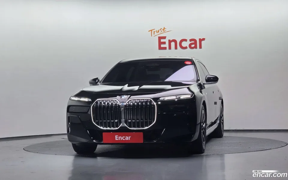 BMW 7 Series 740i xDrive M 2024 — thumbnail 3