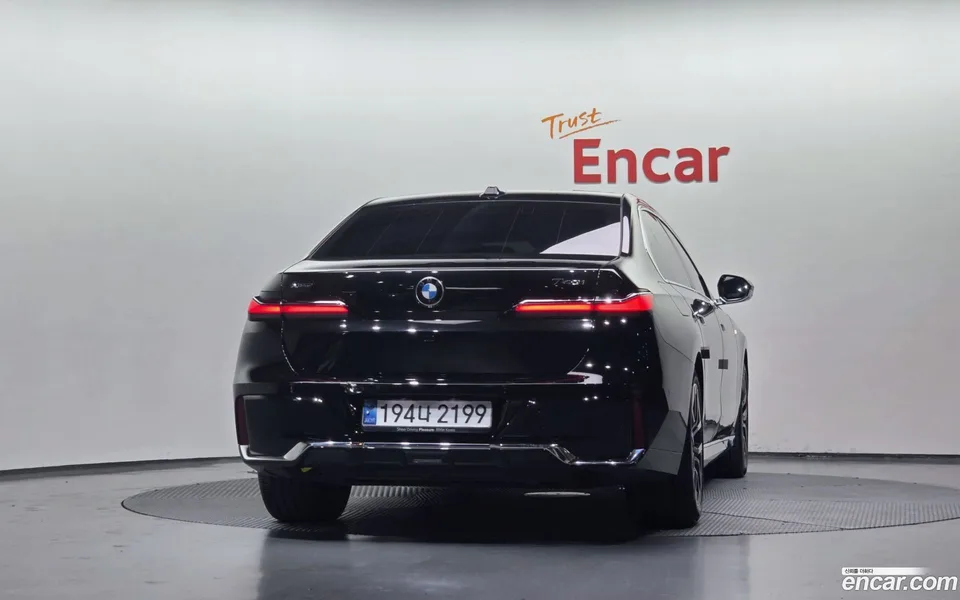 BMW 7 Series 740i xDrive M 2024 — thumbnail 4