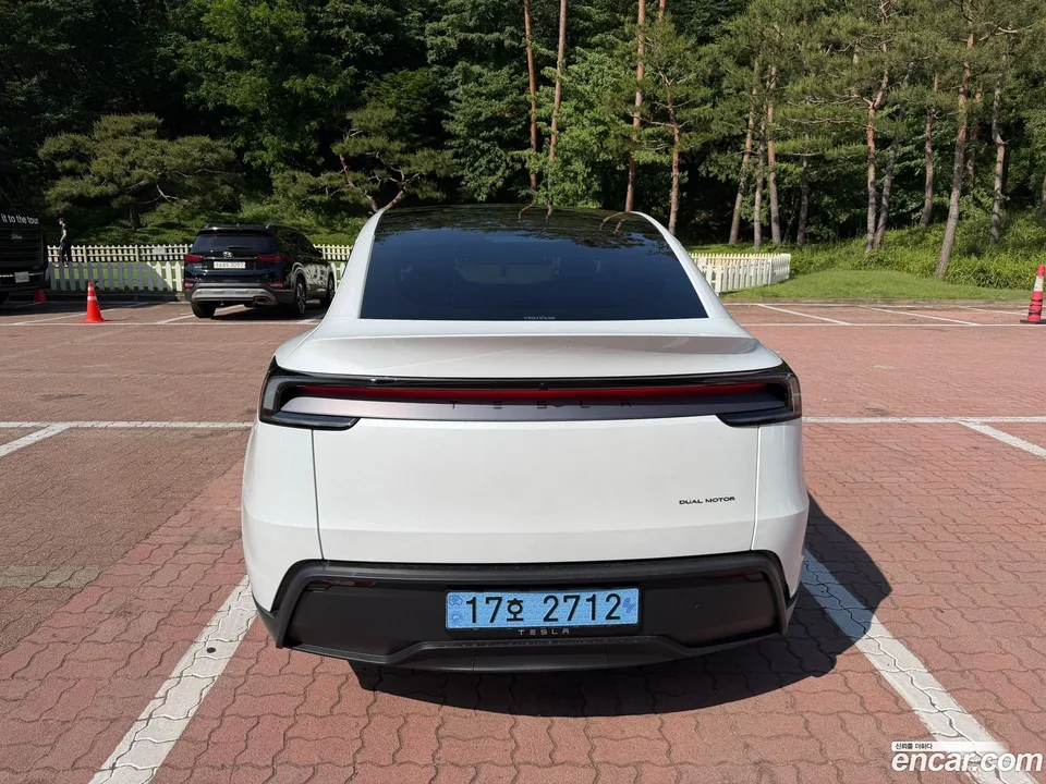 Tesla Model Y AWD 2025 — миниатюра 4