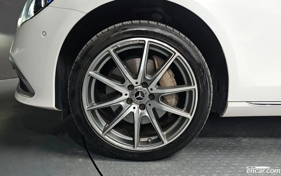 Mercedes-Benz E-Class E300e 4MATIC 2022 — миниатюра 2