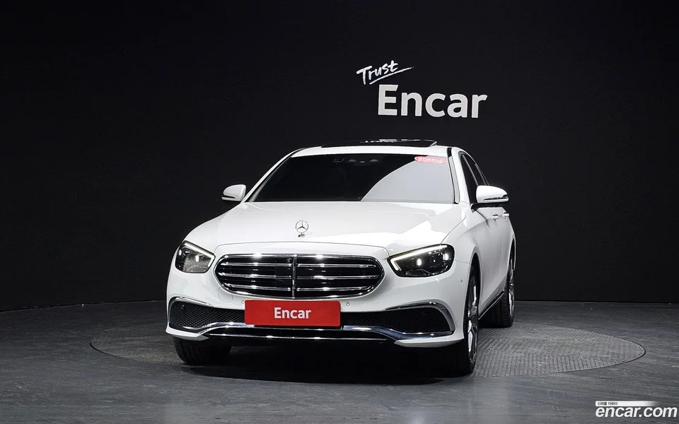 Mercedes-Benz E-Class E300e 4MATIC 2022 — миниатюра 3