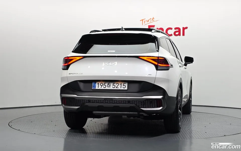 Kia Sportage Hybrid 2WD 2023 — миниатюра 4