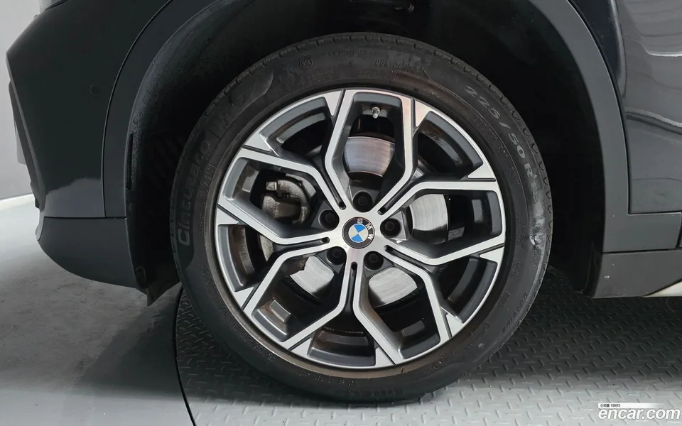 BMW X1 xDrive 20i xLine 2022 — миниатюра 5