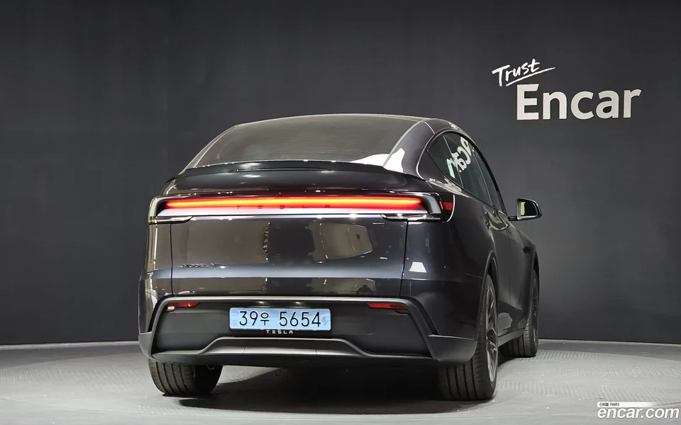 Tesla Model Y L AWD 2026 — миниатюра 4