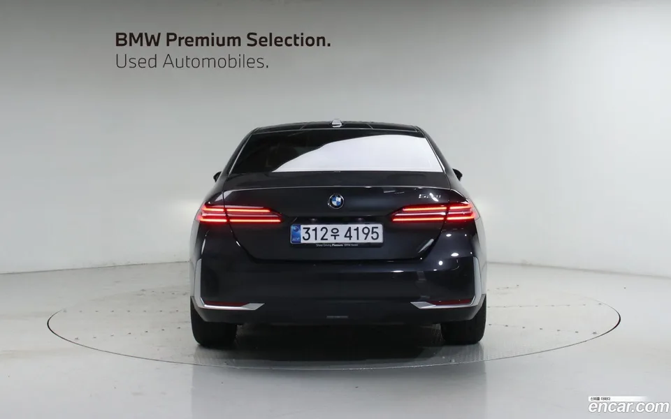 BMW 5 Series 520i 2025 — миниатюра 3