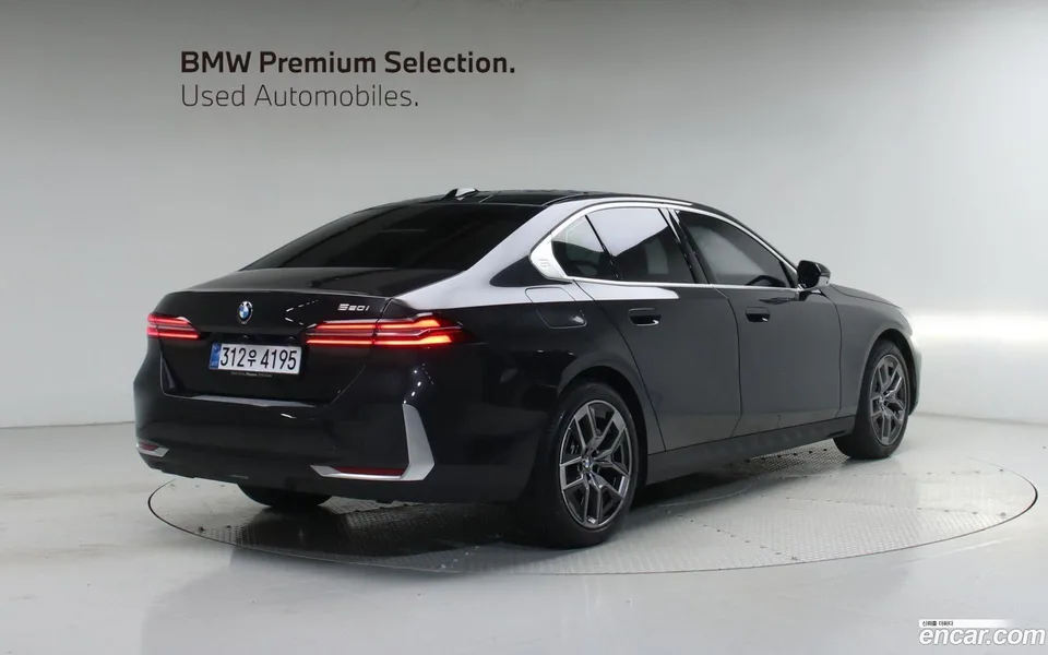 BMW 5 Series 520i 2025 — миниатюра 4