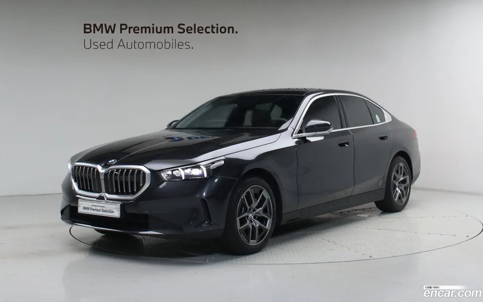 BMW 5 Series 520i 2025 — фото 1, купить с доставкой в Москву