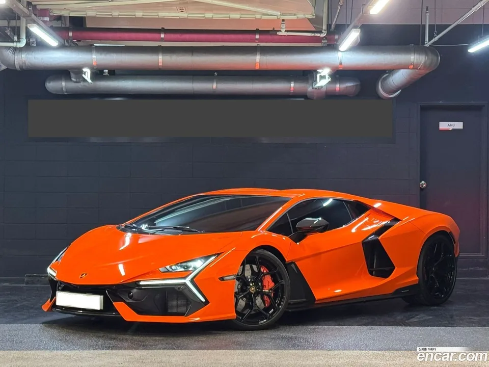 Lamborghini Revuelto 2025