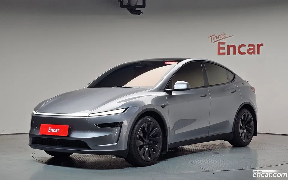 Tesla Model Y 2025