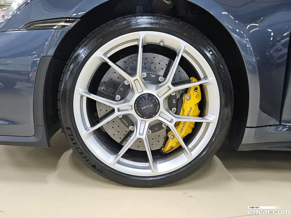 Porsche 911 (992) GT3 2022 — миниатюра 2