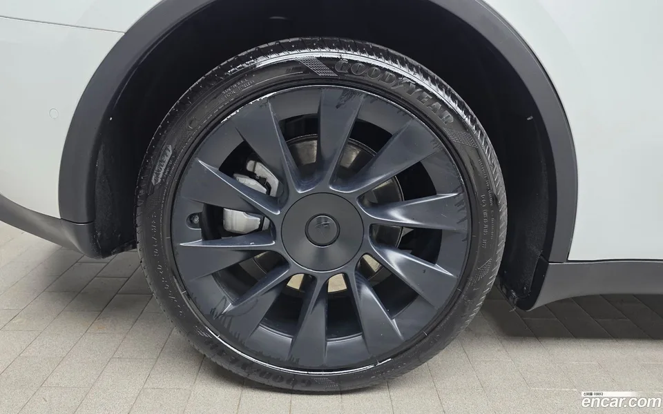 Tesla Model Y AWD 2022 — миниатюра 5