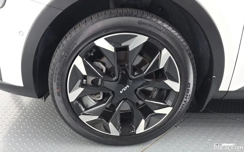 Kia Sorento 2.5T 2WD 2023 — thumbnail 2
