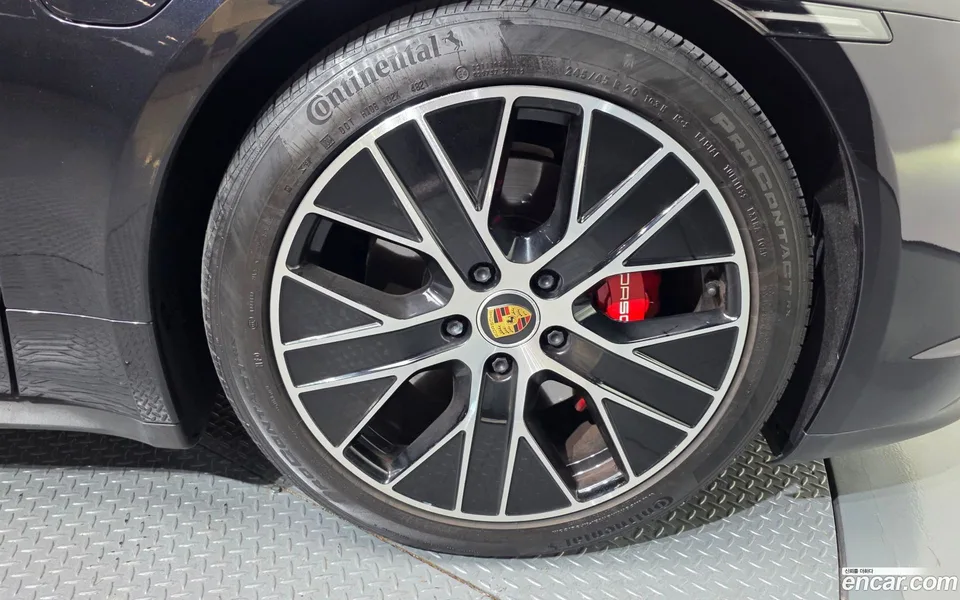 Porsche Taycan 2022 — миниатюра 2