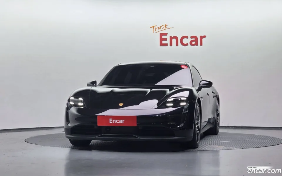 Porsche Taycan 2022 — миниатюра 3