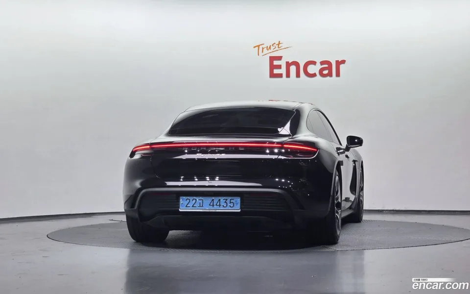 Porsche Taycan 2022 — миниатюра 4