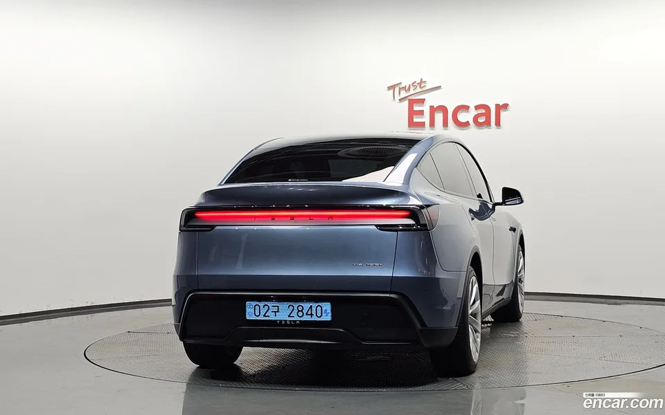 Tesla Model Y AWD 2025 — миниатюра 4