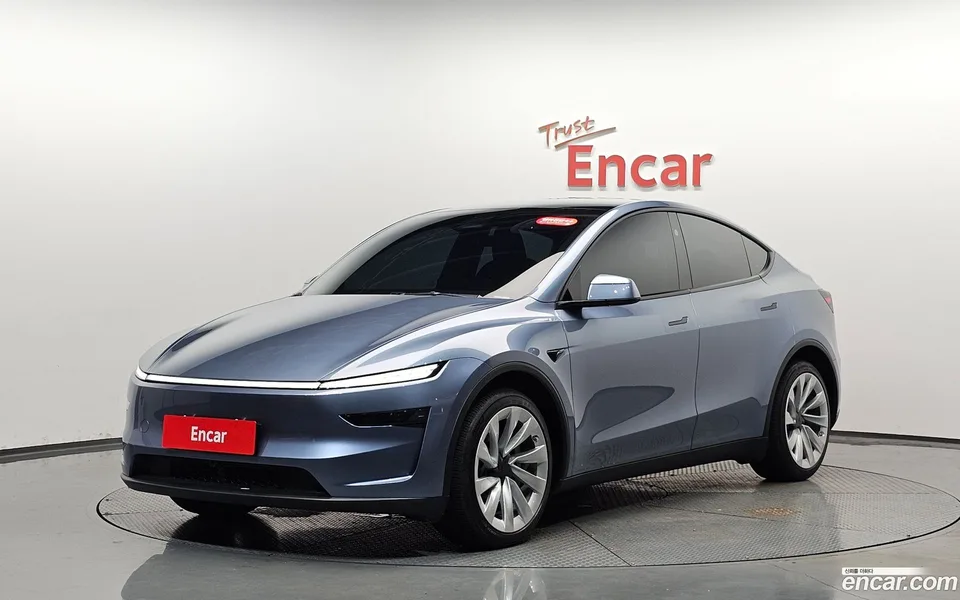 Tesla Model Y 2025