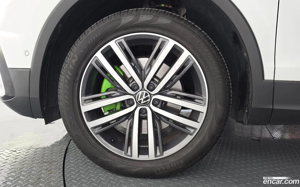 Volkswagen Tiguan Allspace 2.0 TSI 2023 — миниатюра 2