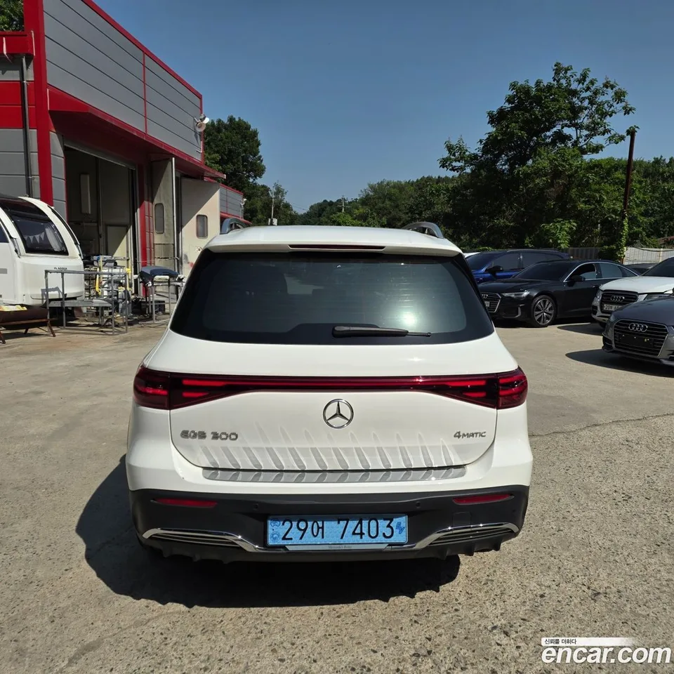 Mercedes-Benz EQB EQB300 4MATIC AMG 2024 — thumbnail 5