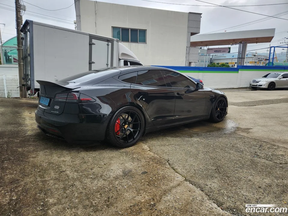 Tesla Model S 2023 — миниатюра 2