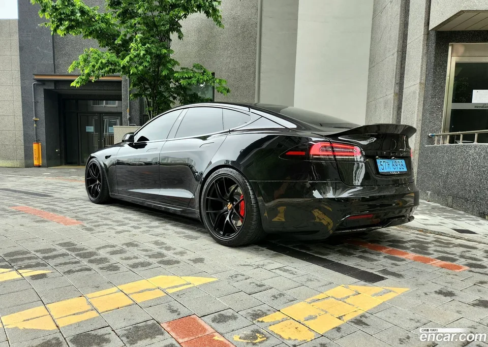 Tesla Model S 2023 — миниатюра 3