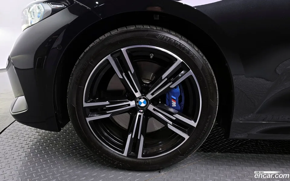 BMW 3 Series 320i M 2024 — миниатюра 5