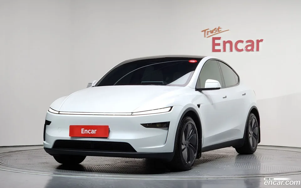 Tesla Model Y 2025