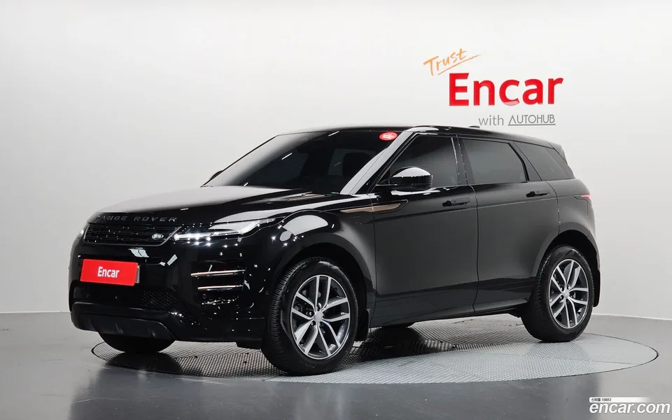 Land Rover Range Rover Evoque P250 SE 2025 — photo 1, buy with delivery to Moscow