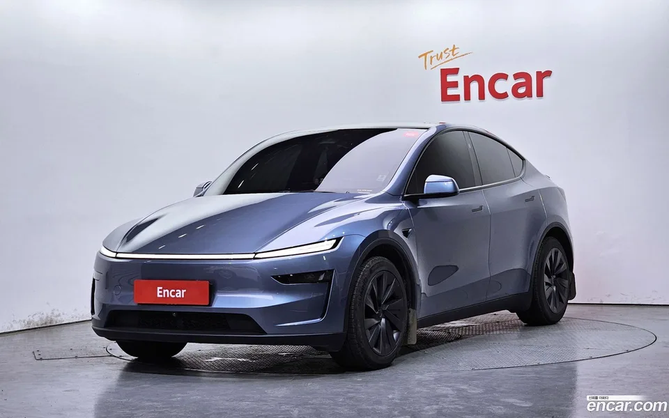 Tesla Model Y 2025