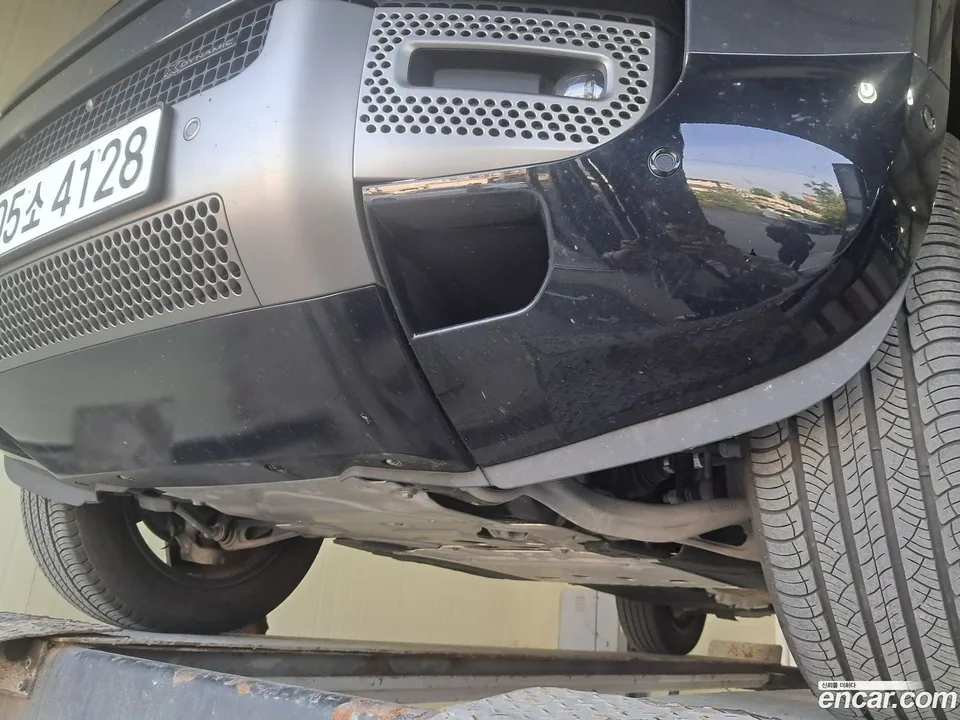 Land Rover Defender 110 P300 X- SE 2023 — миниатюра 5