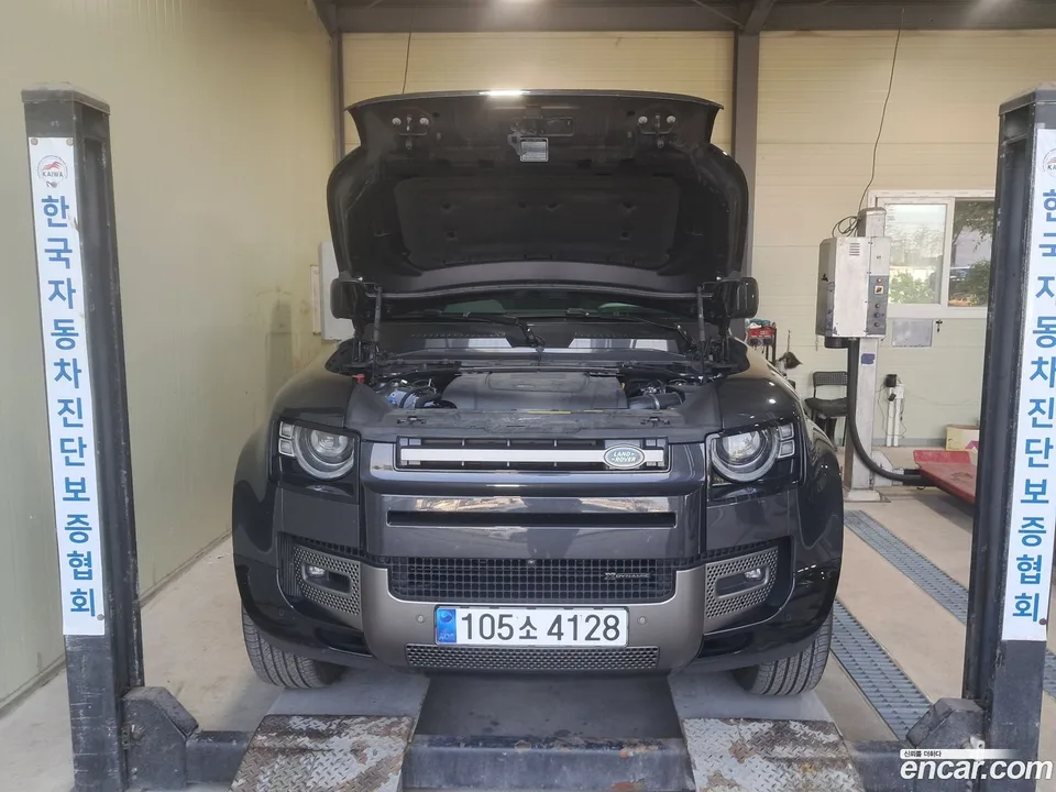 Land Rover Defender 2023