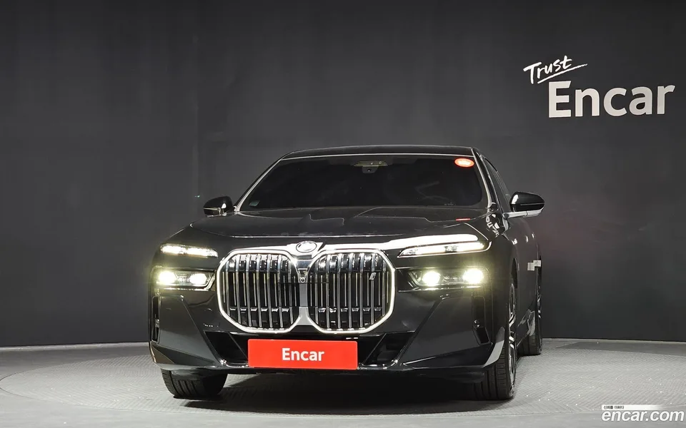 BMW i7 eDrive 50 M 2023 — миниатюра 3