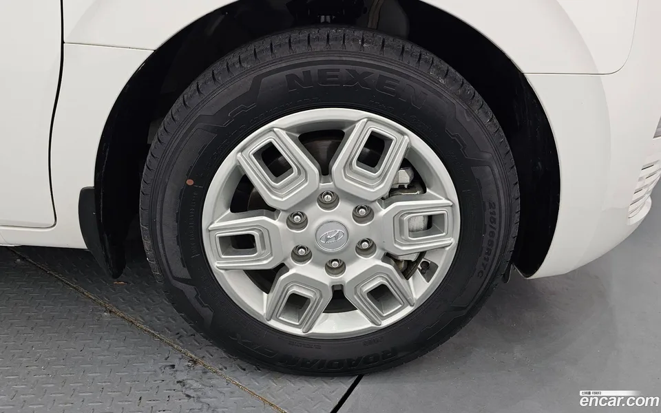 Hyundai Staria L3.5 5 2023 — миниатюра 2