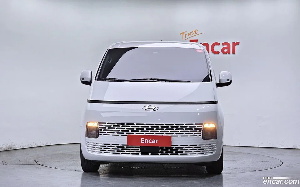 Hyundai Staria L3.5 5 2023 — миниатюра 3