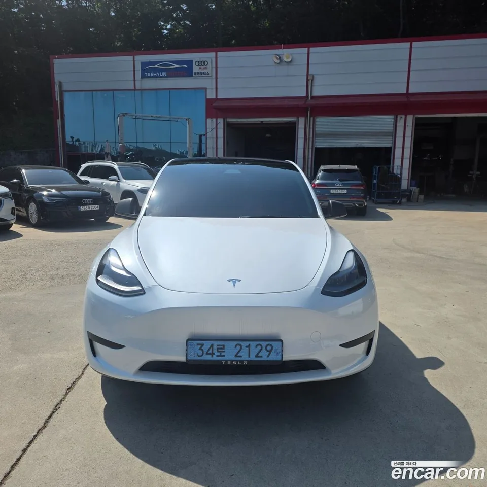 Tesla Model Y 2024