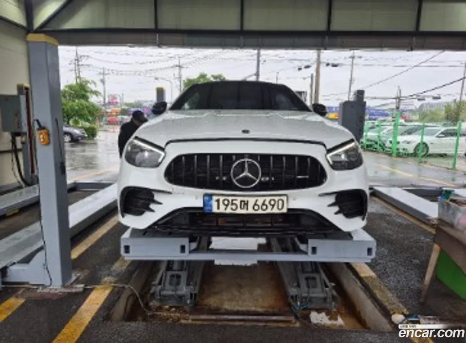 Mercedes-Benz E-Class 2023