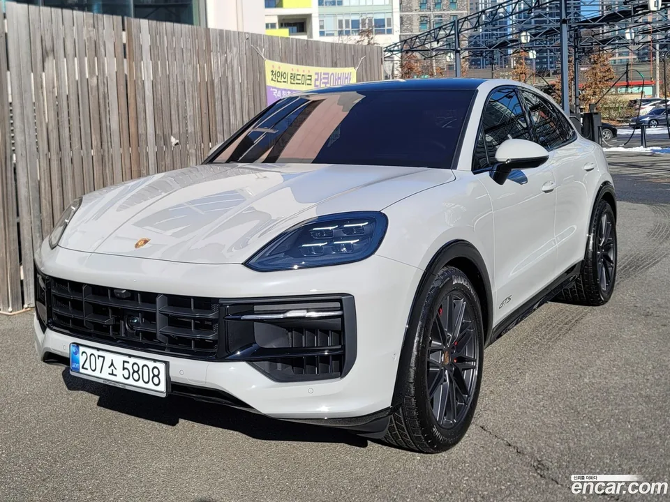 Porsche Cayenne 4.0 GTS 2025 — photo 1, buy with delivery to Moscow
